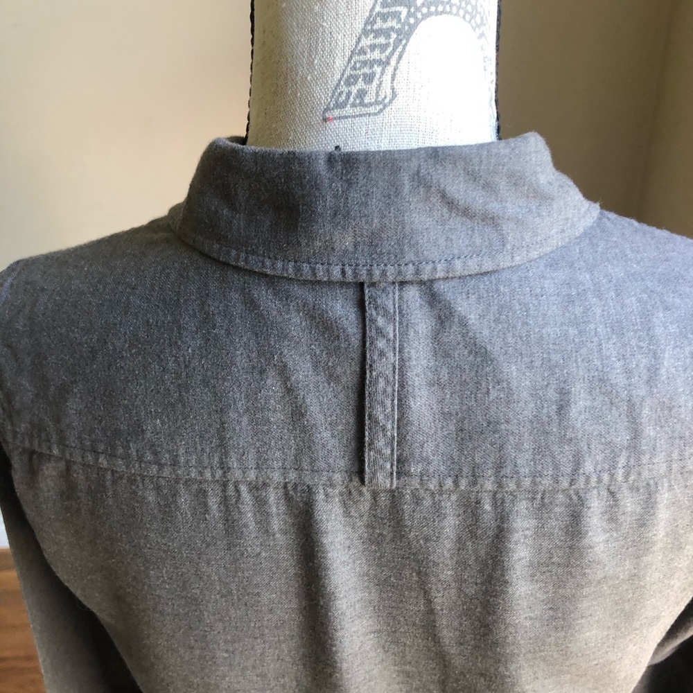 Aritzia Babaton The Group Reno Button front shirt - Picture 13 of 16